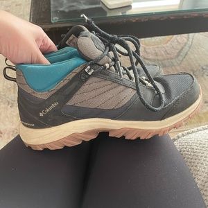 Columbia hiking shoes